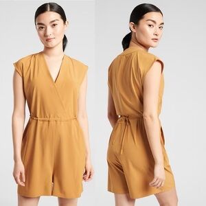 Athleta Marlow Tuscan Gold Short Sleeve Lightweight Romper Women’s Size Large
